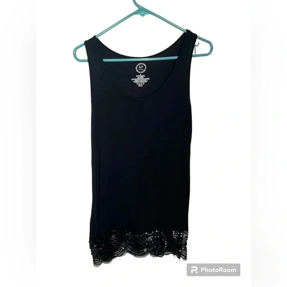 Maurice’s medium tank top in black with bottom lace detail - Picture 1 of 4